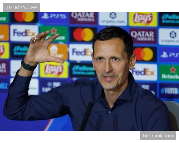 法兰克福主帅战术出彩,率队连胜势头强劲表现抢眼 法兰克福主帅战术出彩,率队连胜势头强劲表现抢眼