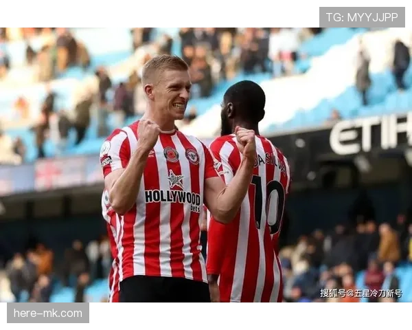 英超最佳阵容揭晓：梦幻球队闪耀赛季，传奇表现稳居焦点