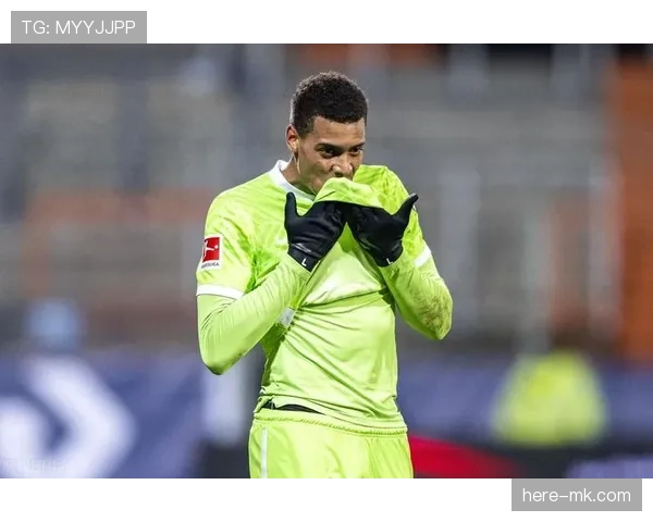 狼堡中场组织力显著提升,新战术体系引发球迷高度期待 狼堡中场组织力显著提升,新战术体系引发球迷高度期待